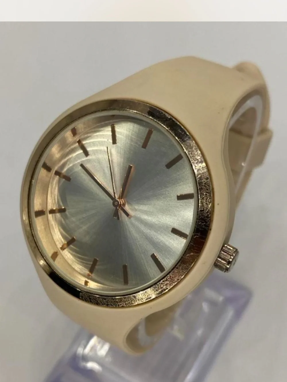 Gold-Tone *^* Bisque” Minimalist Silicone Strap Watch - Cream \ Gold Hardwear *